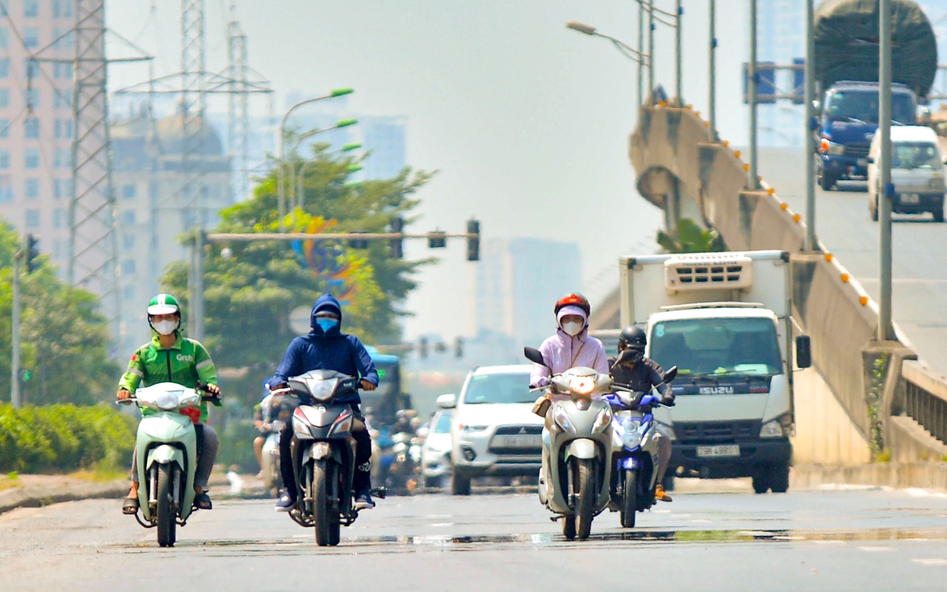 Dự báo thời tiết 7/4: Miền Bắc bước vào đợt cao điểm nắng nóng, nhiệt độ tăng vọt lên 39°C - Ảnh 1.