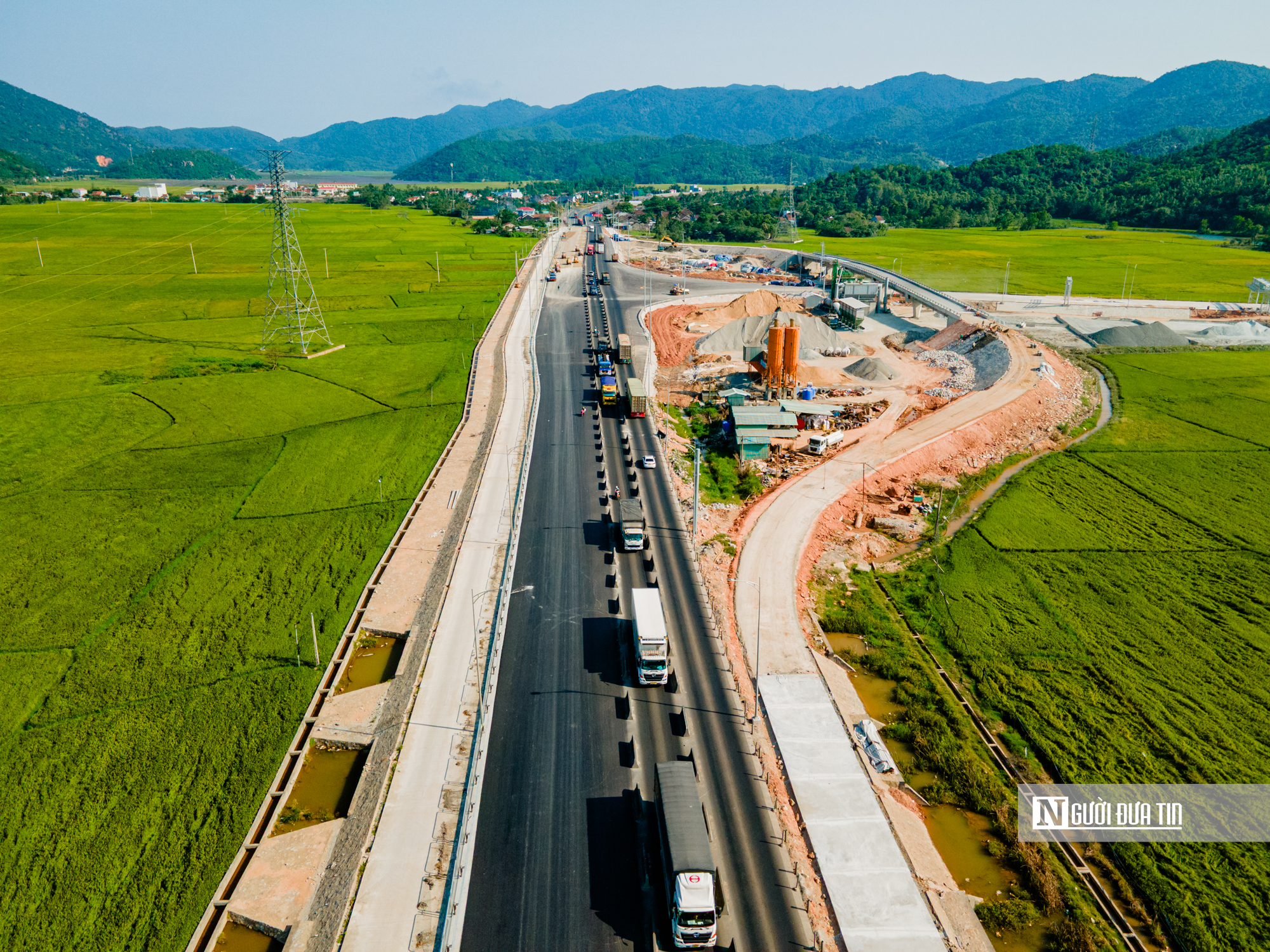 Cận cảnh chạy nước r&uacute;t ho&agrave;n thiện 12 km cao tốc Ch&iacute; Thạnh &ndash; V&acirc;n Phong- Ảnh 2.
