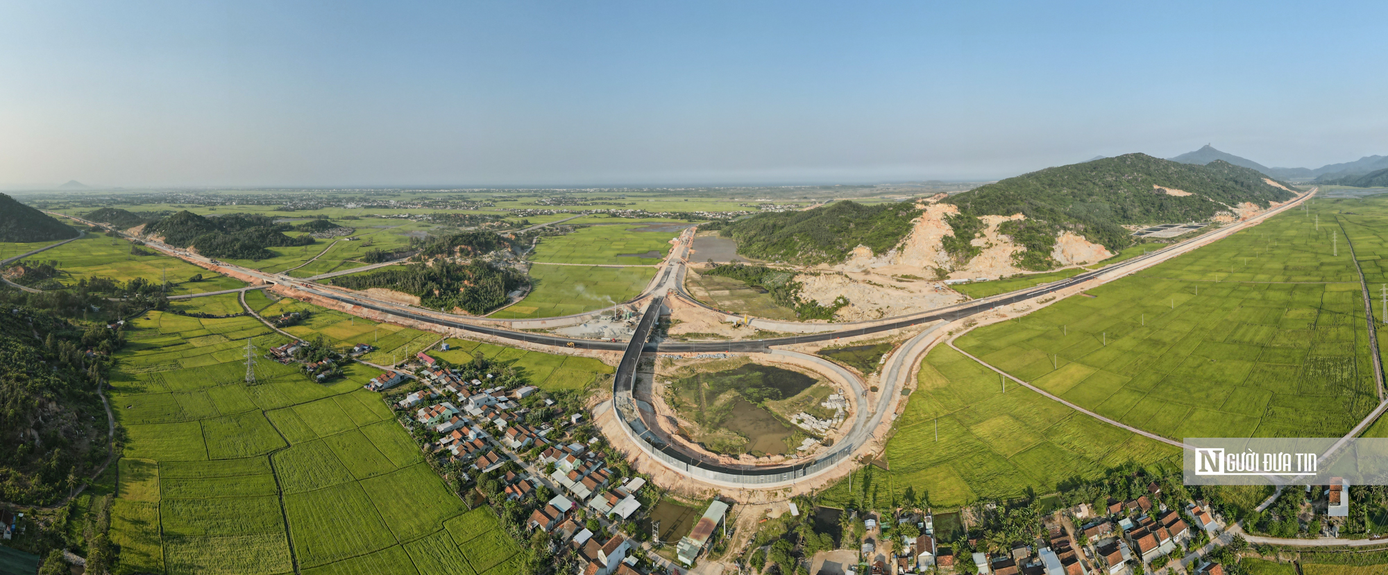 Cận cảnh chạy nước r&uacute;t ho&agrave;n thiện 12 km cao tốc Ch&iacute; Thạnh &ndash; V&acirc;n Phong- Ảnh 3.