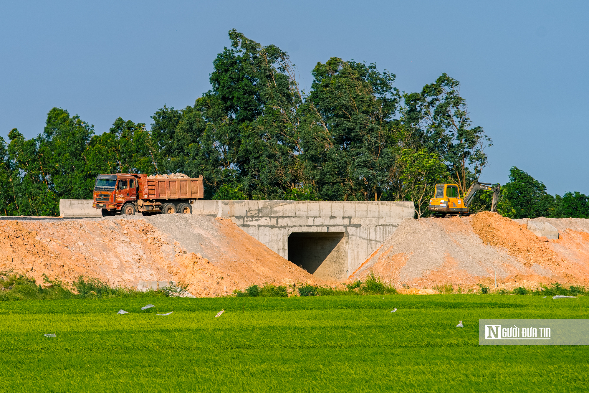 Cận cảnh chạy nước r&uacute;t ho&agrave;n thiện 12 km cao tốc Ch&iacute; Thạnh &ndash; V&acirc;n Phong- Ảnh 9.