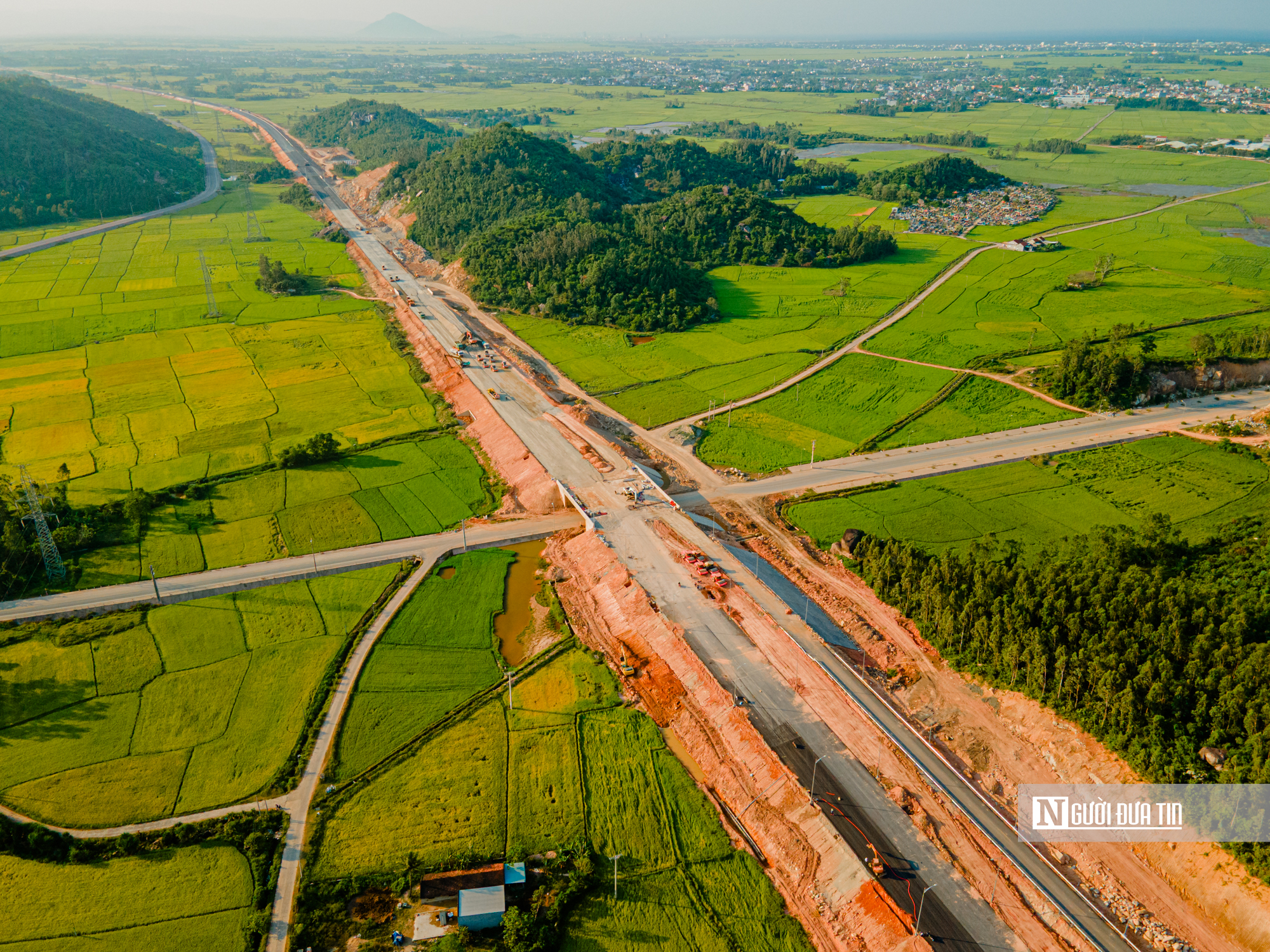 Cận cảnh chạy nước r&uacute;t ho&agrave;n thiện 12 km cao tốc Ch&iacute; Thạnh &ndash; V&acirc;n Phong- Ảnh 10.