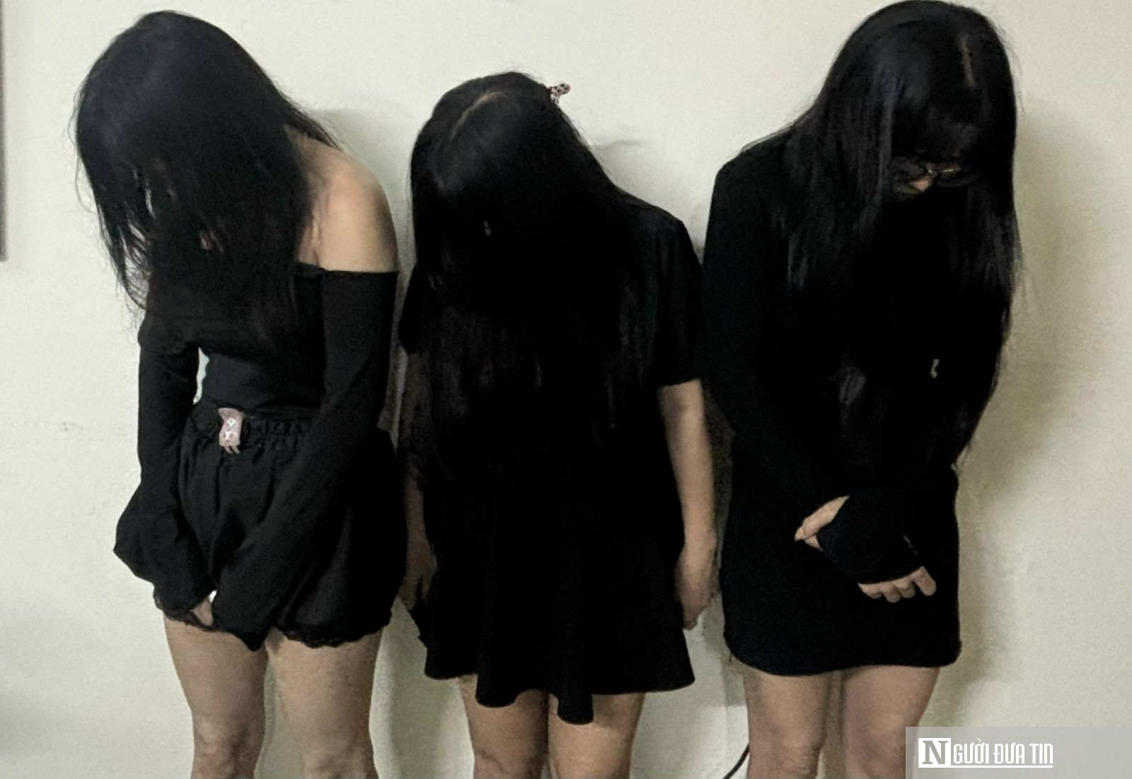 Quảng Ng&atilde;i: Tăng cường triệt ph&aacute;, mại d&acirc;m t&igrave;m c&aacute;ch "ẩn m&igrave;nh" tr&ecirc;n mạng x&atilde; hội- Ảnh 2.