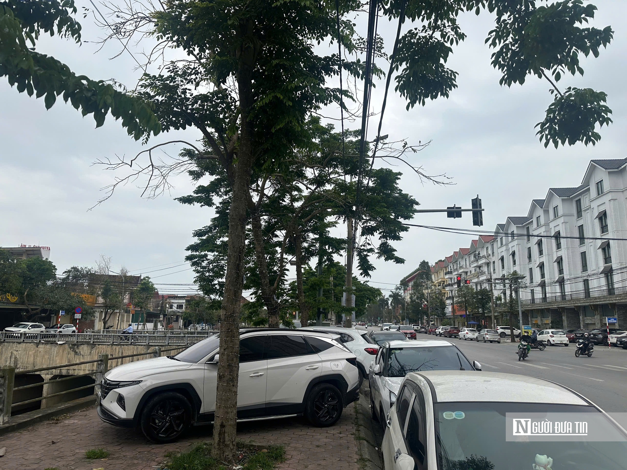 Nghệ An: Xử l&yacute; kết hợp tuy&ecirc;n truyền c&aacute;c trường hợp vi phạm lấn chiếm vỉa h&egrave;- Ảnh 4.