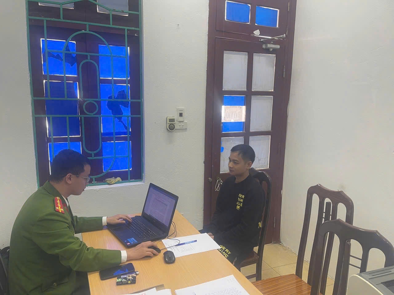 Người đàn ông đánh bạc trực tuyến, 18 ngày 