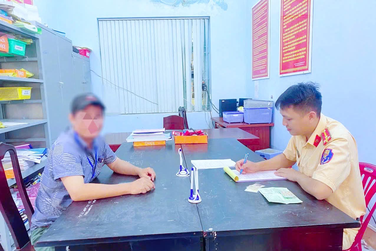 Xử lý vi phạm từ phản ánh trên VNeTraffic: CSGT Đồng Nai tăng cường lập lại trật tự giao thông- Ảnh 4.