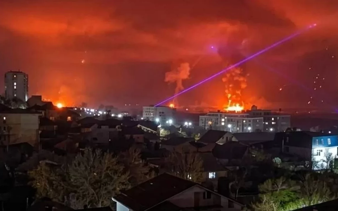 Tổng thống Zelensky đề xuất ngừng bắn song phương về năng lượng, Ukraine tấn công cảng dầu Nga