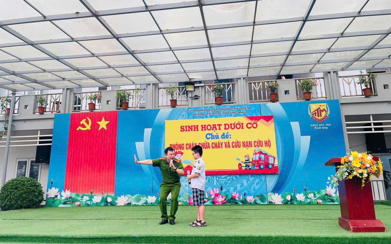 Học sinh tiểu học Hà Nội được trang bị kỹ năng phòng cháy chữa cháy thiết thực