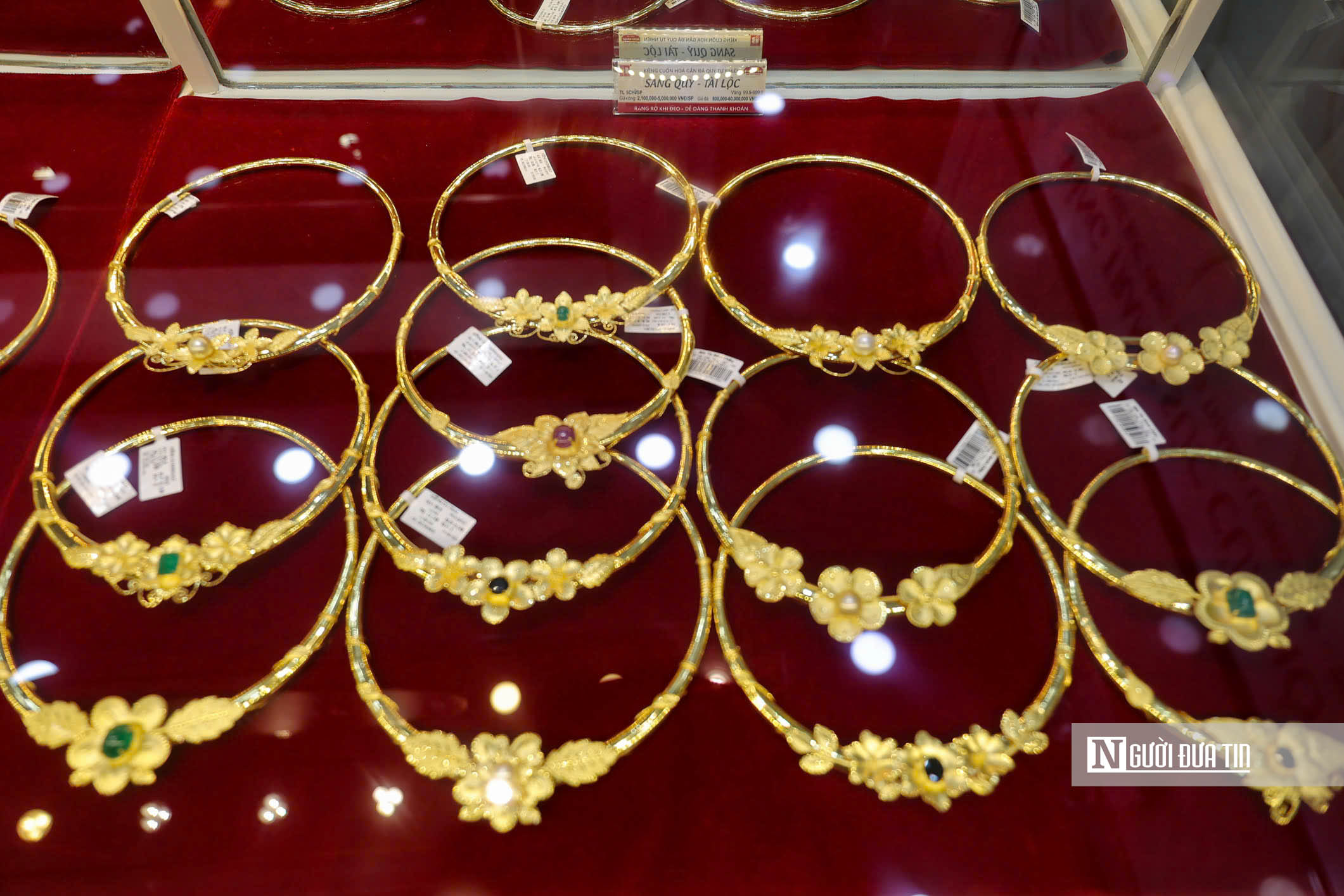 Người d&acirc;n xếp h&agrave;ng chờ giao dịch tại cửa h&agrave;ng v&agrave;ng Bảo T&iacute;n Minh Ch&acirc;u- Ảnh 10.