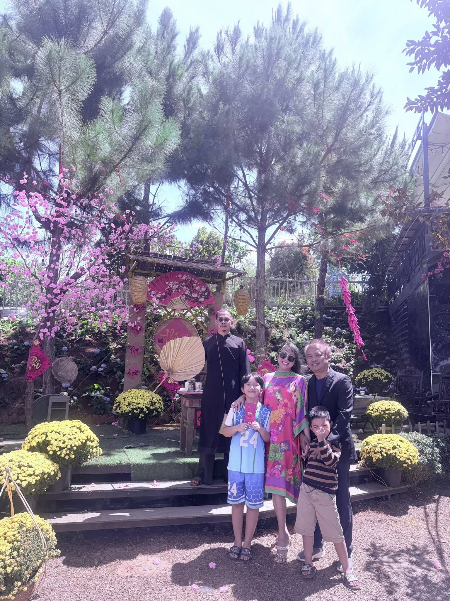 Nữ nghệ sĩ là mẹ đơn thân U50, Phó viện trưởng được đại gia miền Tây yêu say đắm - Ảnh 4.