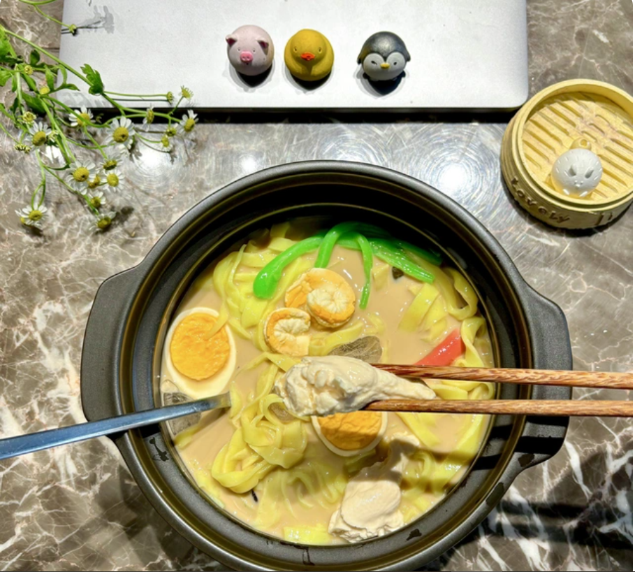 Mì trà sữa “đánh lừa thị giác”: Trào lưu ăn uống kỳ dị khiến giới trẻ vừa thích thú vừa hoang mang - Ảnh 1.