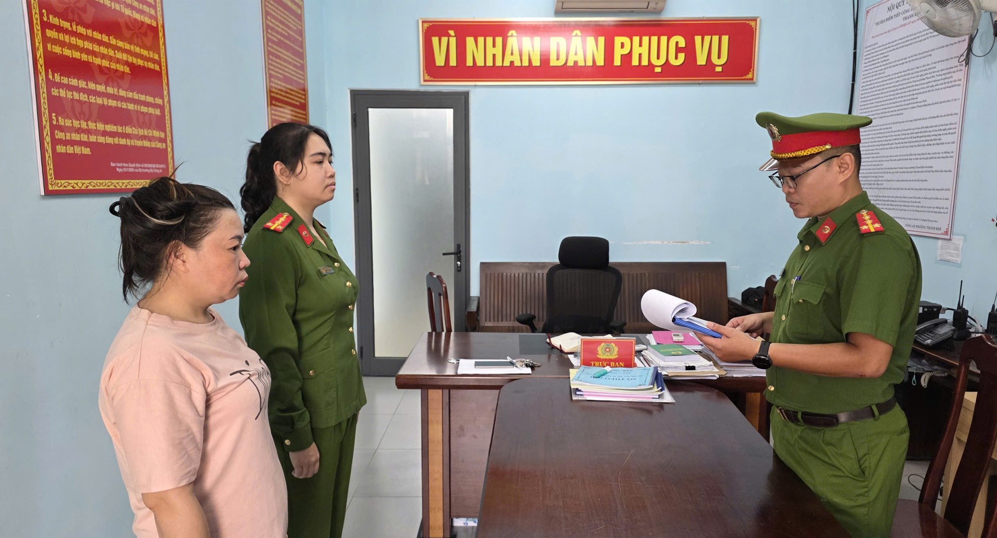 Vụ đánh 2 nữ gác chắn đường sắt ở Đà Nẵng: Bắt khẩn cấp người mẹ, con gái đang mang thai cũng liên quan- Ảnh 1. Vụ đánh 2 nữ gác chắn đường sắt ở Đà Nẵng: Bắt khẩn cấp người mẹ, con gái đang mang thai cũng liên quan- Ảnh 1.