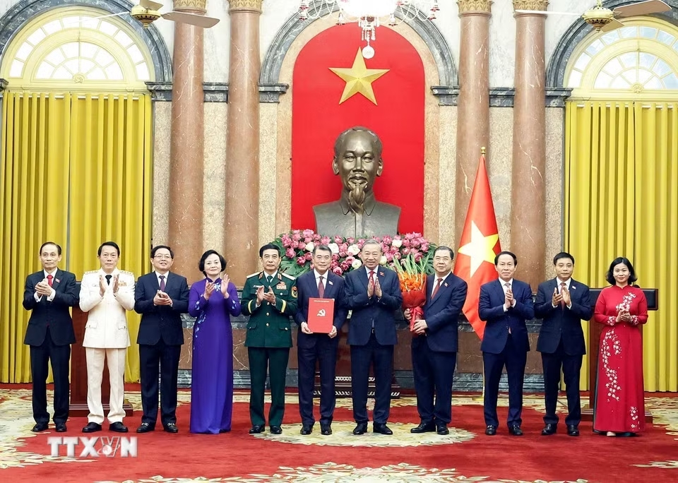 Tổng B&iacute; thư, Chủ tịch nước T&ocirc; L&acirc;m trao quyết định bổ nhiệm c&aacute;c th&agrave;nh vi&ecirc;n Ch&iacute;nh phủ - Ảnh 1.