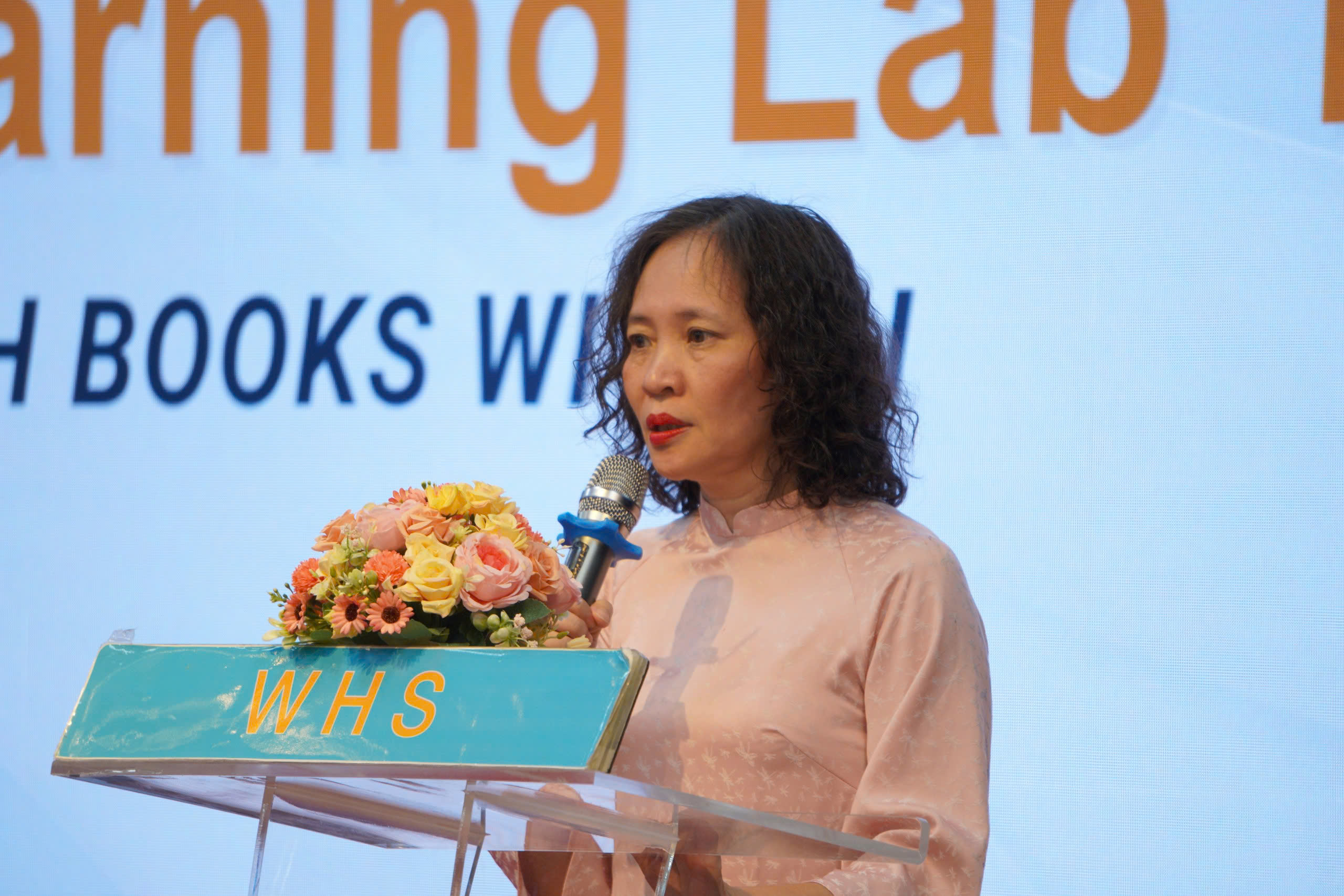 NXBGDVN kiểm thử mô hình dạy và học tiếng Anh bằng sách và AI- Ảnh 2. NXBGDVN kiểm thử mô hình dạy và học tiếng Anh bằng sách và AI- Ảnh 2.