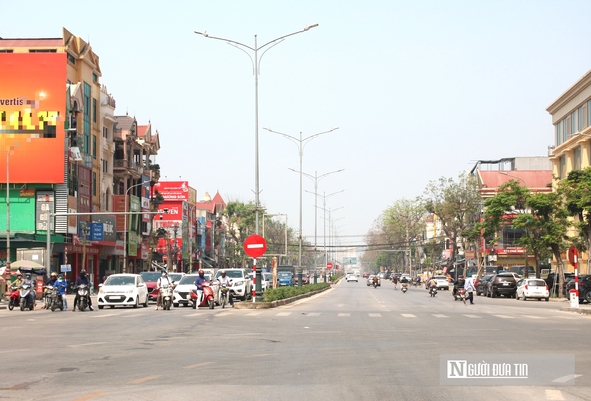 Người dân oằn mình mưu sinh giữa cái nắng đầu mùa gần 40 độ C- Ảnh 1. Người dân oằn mình mưu sinh giữa cái nắng đầu mùa gần 40 độ C- Ảnh 1.