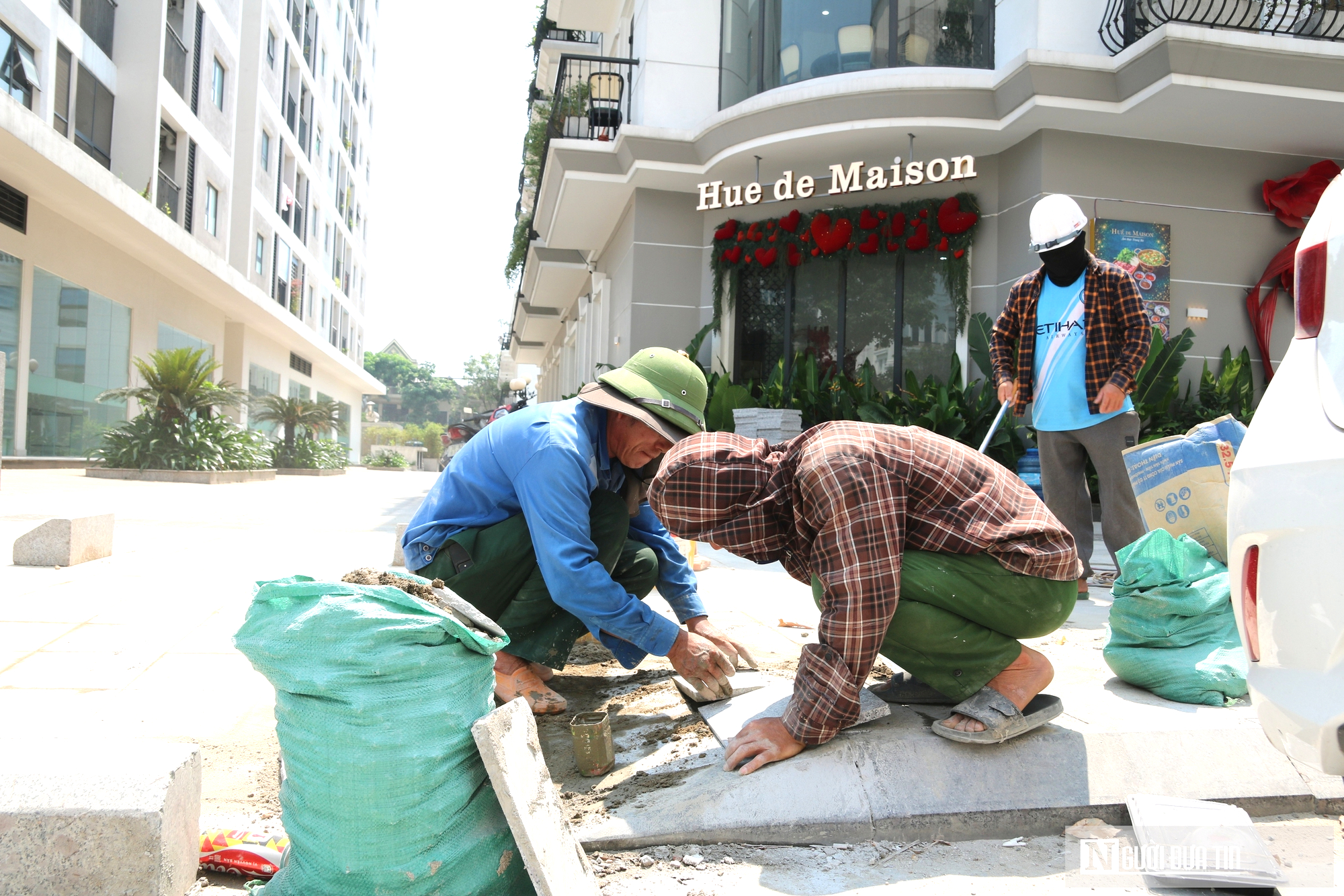 Người dân oằn mình mưu sinh giữa cái nắng đầu mùa gần 40 độ C- Ảnh 11. Người dân oằn mình mưu sinh giữa cái nắng đầu mùa gần 40 độ C- Ảnh 11.