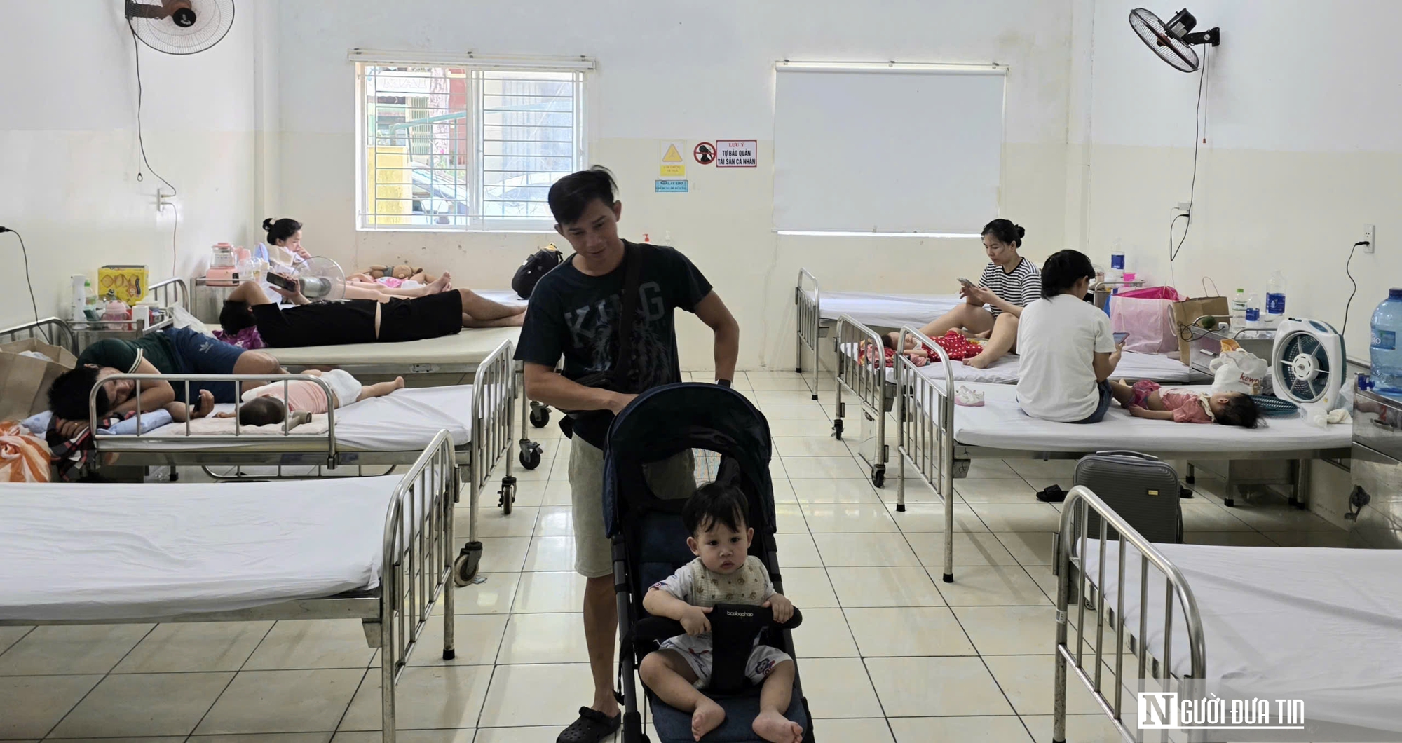 Tay chân miệng vào mùa, bệnh viện ở Đà Nẵng tiếp nhận hàng trăm ca mỗi ngày - Ảnh 3.