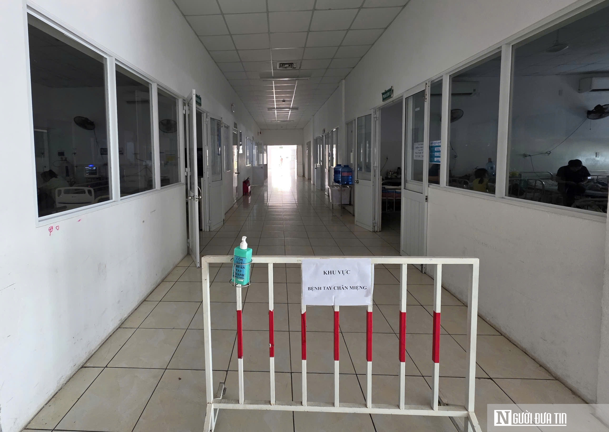 Tay chân miệng vào mùa, bệnh viện ở Đà Nẵng tiếp nhận hàng trăm ca mỗi ngày - Ảnh 4.