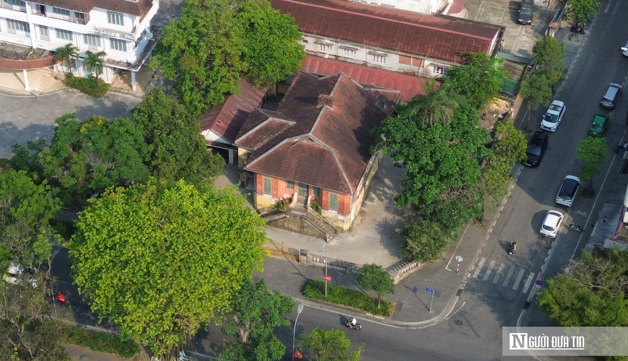 Cận cảnh biệt thự cổ trên đất “vàng” ở Huế chờ ngày “nhường chỗ” cho khách sạn cao cấp- Ảnh 1. Cận cảnh biệt thự cổ trên đất “vàng” ở Huế chờ ngày “nhường chỗ” cho khách sạn cao cấp- Ảnh 1.