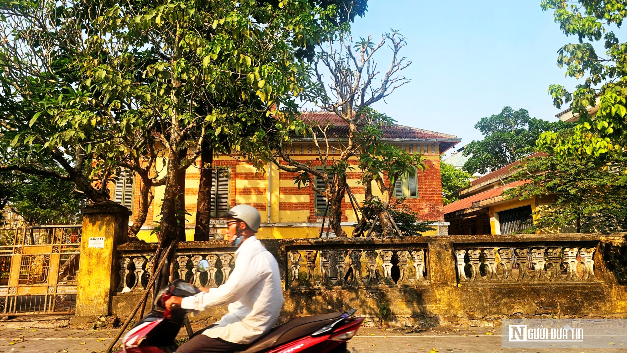 Cận cảnh biệt thự cổ trên đất “vàng” ở Huế chờ ngày “nhường chỗ” cho khách sạn cao cấp- Ảnh 8. Cận cảnh biệt thự cổ trên đất “vàng” ở Huế chờ ngày “nhường chỗ” cho khách sạn cao cấp- Ảnh 8.