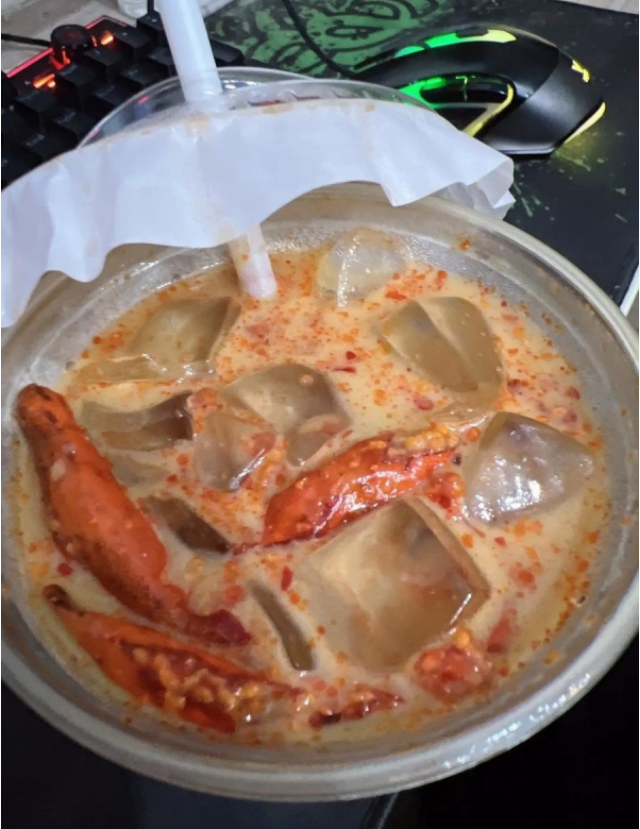 Từ đồ uống quen thành “cực phẩm dị”: Cà phê ớt khiến dân mạng dậy sóng - Ảnh 1.