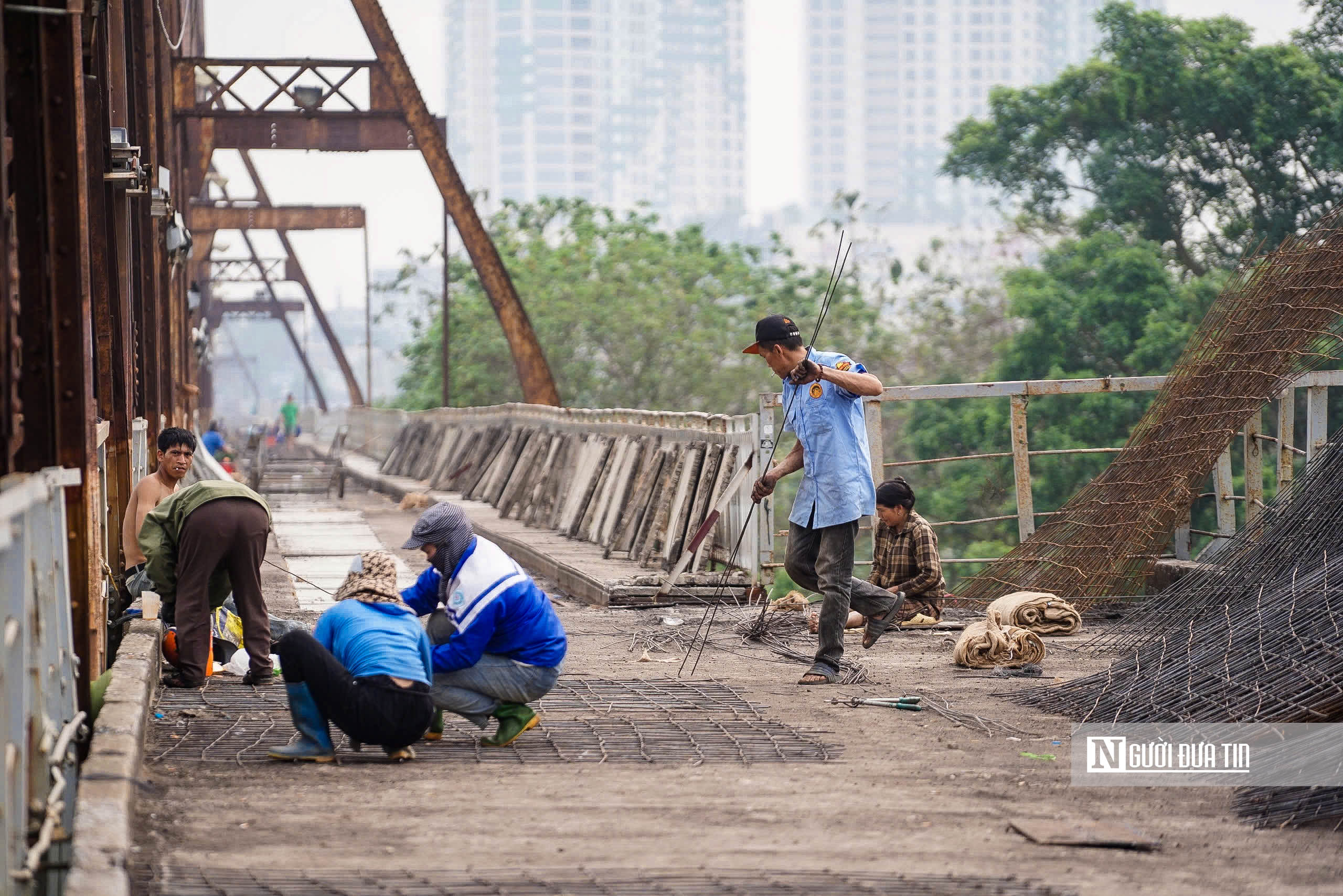 Cận cảnh sửa chửa cầu Long Biên - Ảnh 8.
