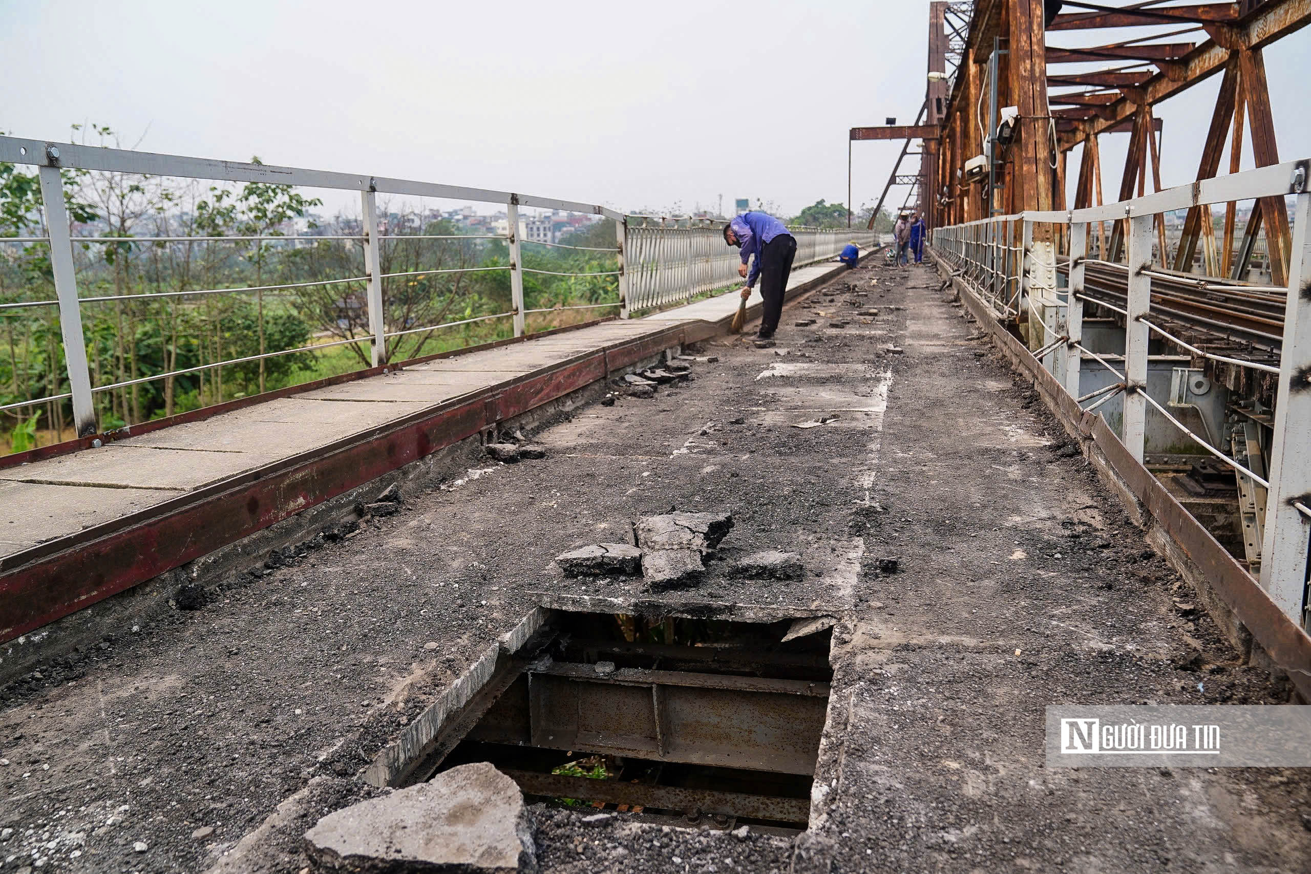 Cận cảnh sửa chửa cầu Long Biên - Ảnh 5.