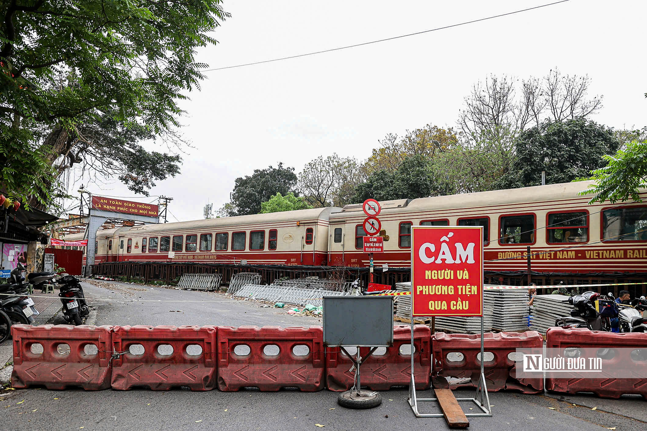 Cận cảnh sửa chửa cầu Long Biên - Ảnh 2.