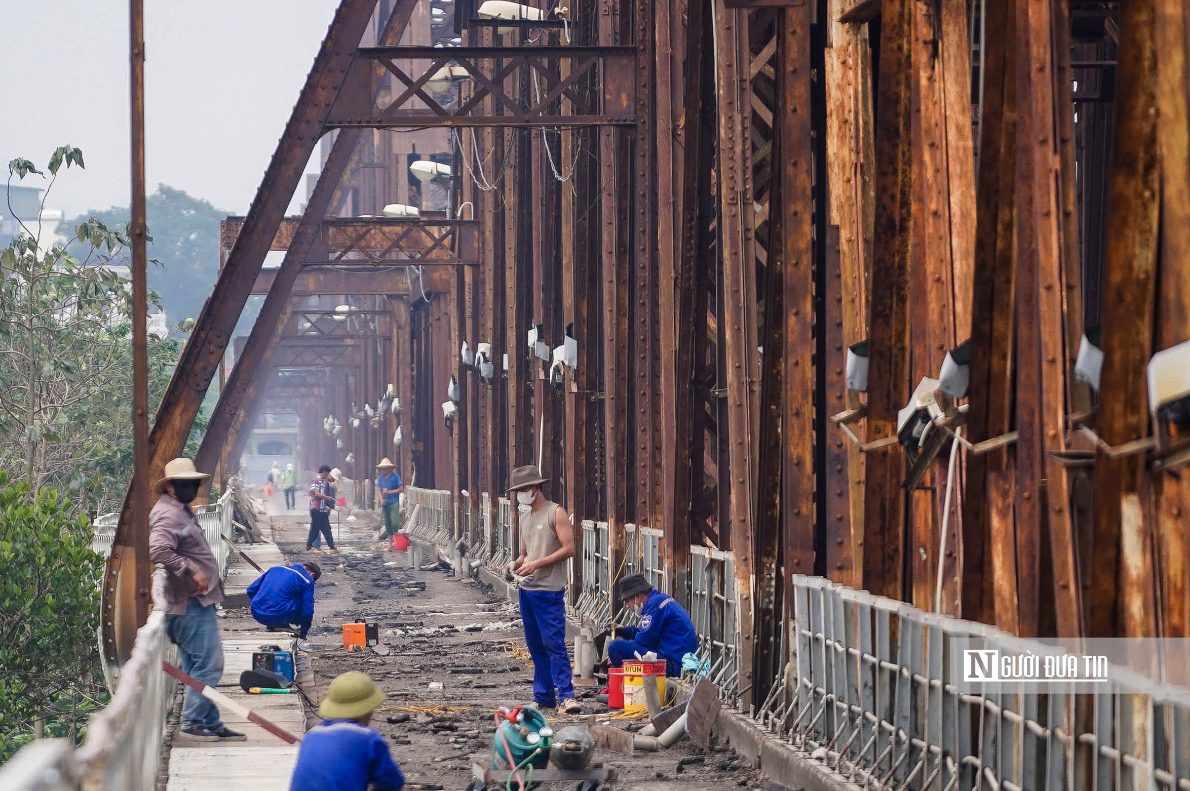 Cận cảnh sửa chửa cầu Long Biên - Ảnh 9.