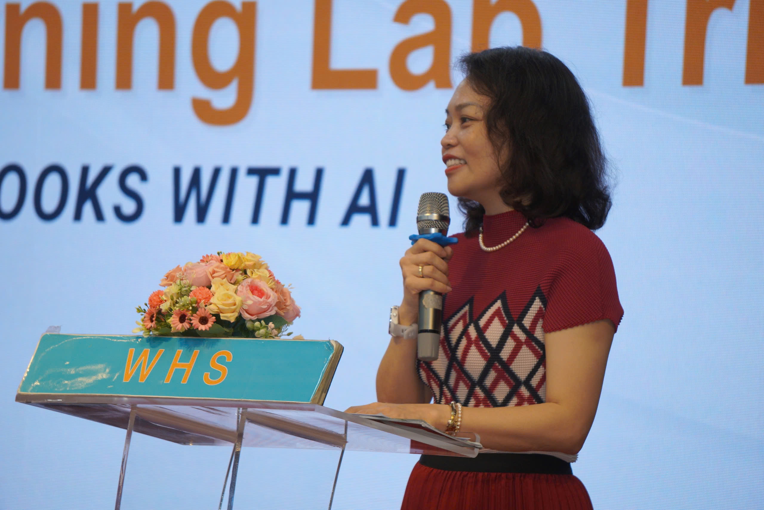 NXBGDVN kiểm thử mô hình dạy và học tiếng Anh bằng sách và AI- Ảnh 1. NXBGDVN kiểm thử mô hình dạy và học tiếng Anh bằng sách và AI- Ảnh 1.