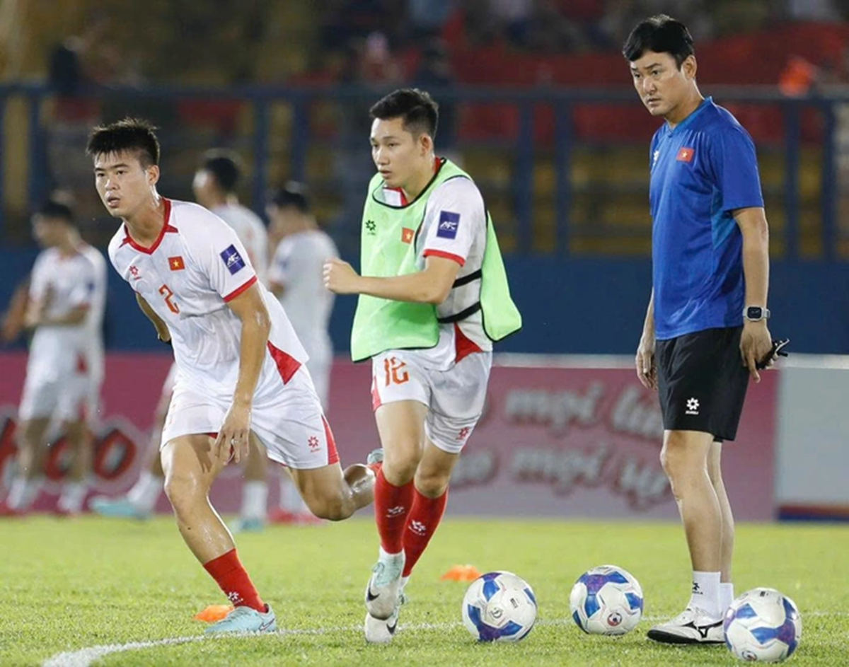 Tuyển Việt Nam đối mặt khoảng trống lớn khi một 