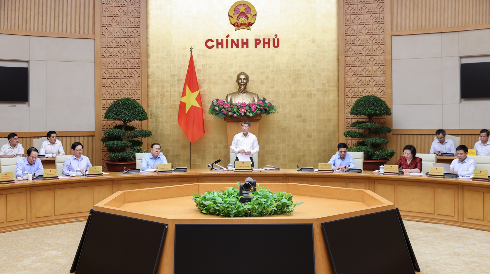 Thủ tướng Lê Minh Hưng chủ trì cuộc họp đầu tiên của Thường trực Chính phủ - Ảnh 2.