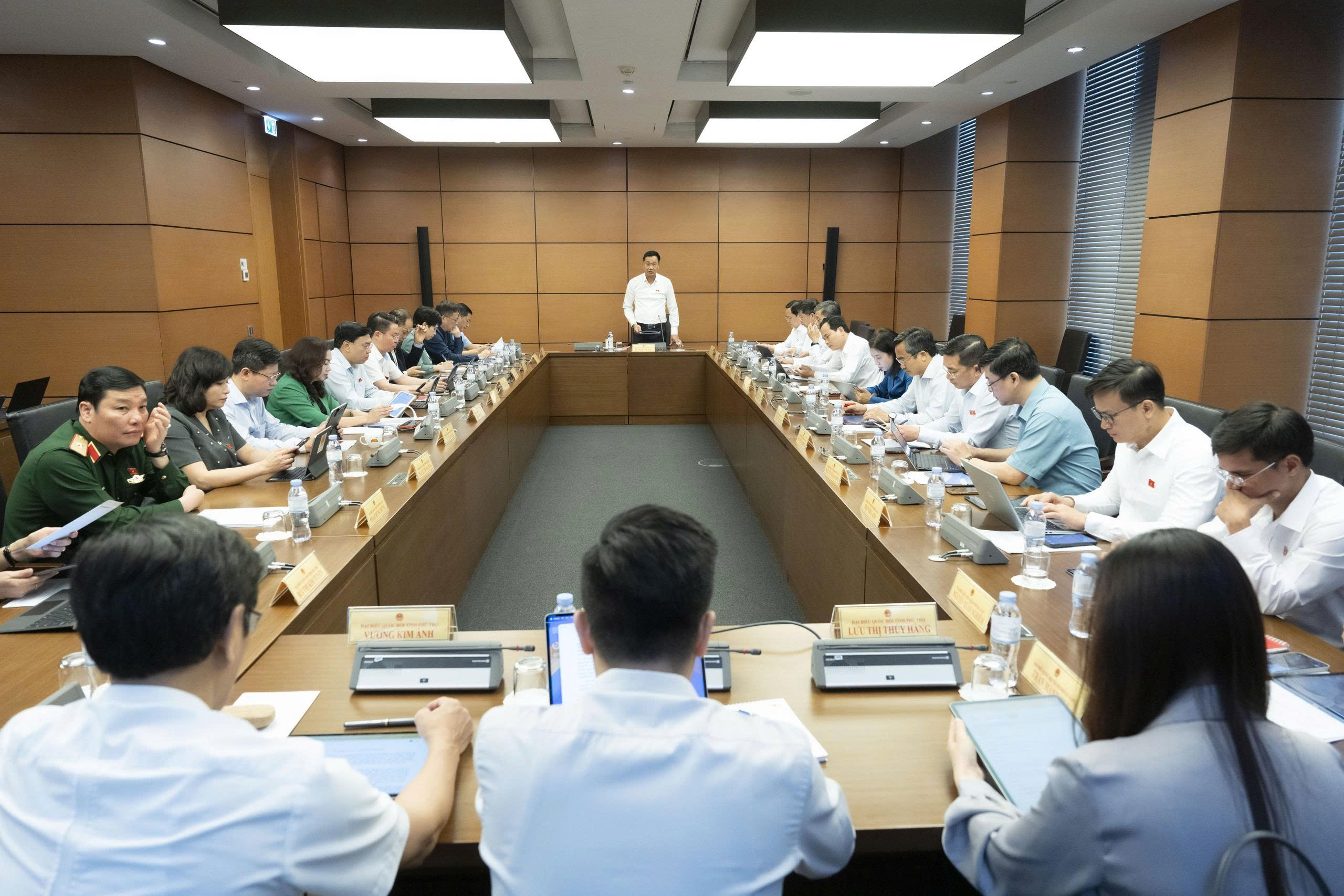 ĐBQH Nguyễn Khánh Ngọc: Dữ liệu hộ tịch là dữ liệu gốc, cần được đầu tư căn cơ, bảo đảm an ninh an toàn ở mức cao nhất- Ảnh 3. ĐBQH Nguyễn Khánh Ngọc: Dữ liệu hộ tịch là dữ liệu gốc, cần được đầu tư căn cơ, bảo đảm an ninh an toàn ở mức cao nhất- Ảnh 3.