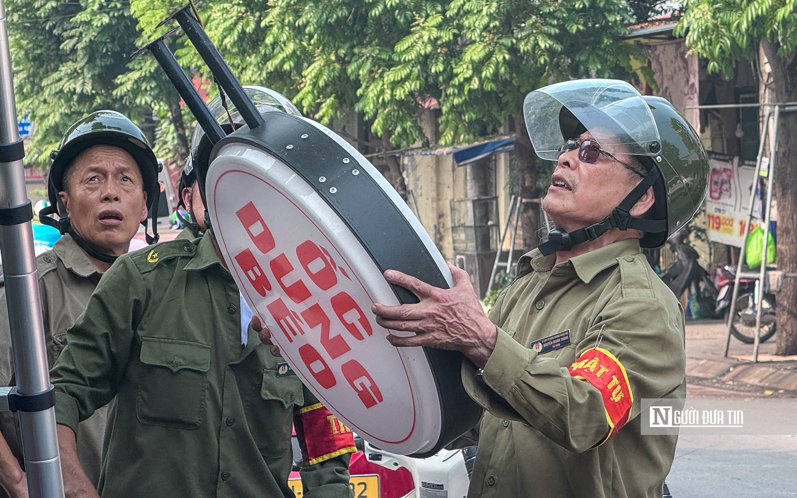 Công an Hà Nội kiên quyết lập lại trật tự đô thị- Ảnh 7. Công an Hà Nội kiên quyết lập lại trật tự đô thị- Ảnh 7.