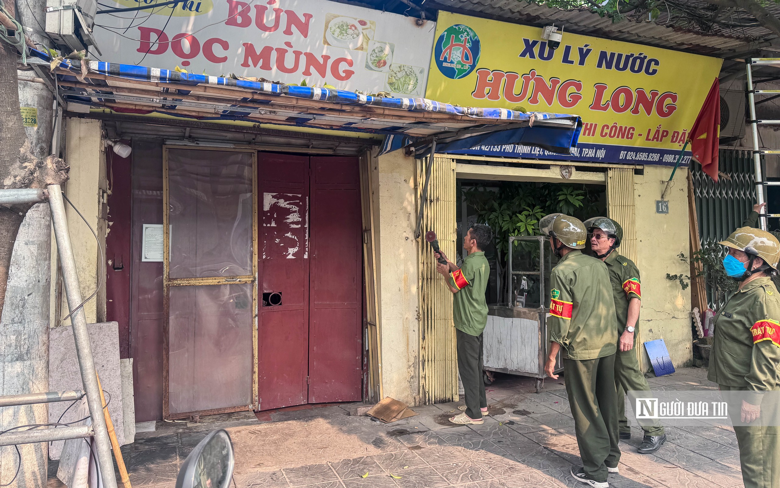 Công an Hà Nội kiên quyết lập lại trật tự đô thị- Ảnh 5. Công an Hà Nội kiên quyết lập lại trật tự đô thị- Ảnh 5.