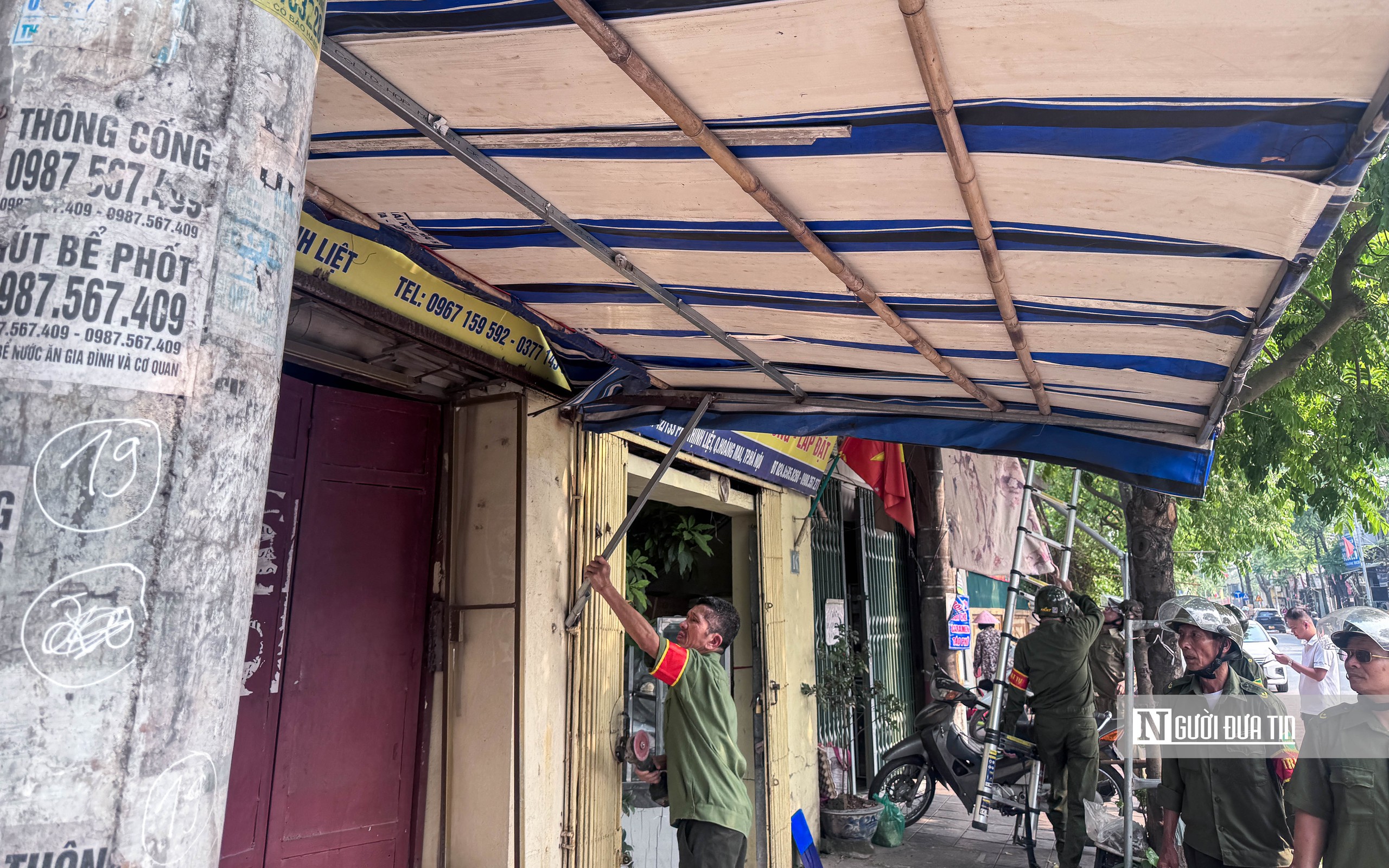 Công an Hà Nội kiên quyết lập lại trật tự đô thị- Ảnh 6. Công an Hà Nội kiên quyết lập lại trật tự đô thị- Ảnh 6.