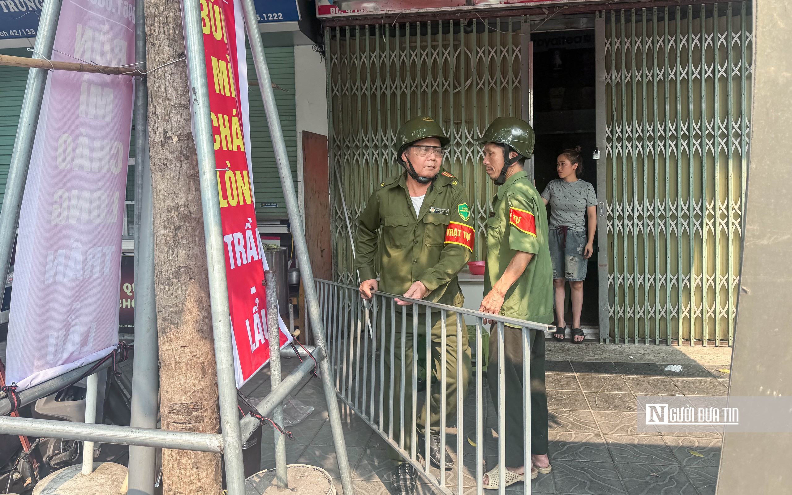 Công an Hà Nội kiên quyết lập lại trật tự đô thị- Ảnh 12. Công an Hà Nội kiên quyết lập lại trật tự đô thị- Ảnh 12.