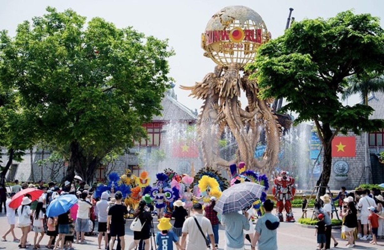 Sun World Hạ Long s&ocirc;i động ngay từ ng&agrave;y đầu kỳ nghỉ lễ 30/4- Ảnh 1.