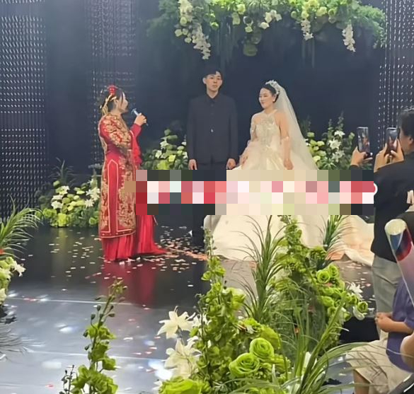 Đang tổ chức đ&aacute;m cưới, mẹ ch&uacute; rể c&oacute; h&agrave;nh động "lạ" khiến c&ocirc; d&acirc;u t&aacute;i mặt- Ảnh 1.