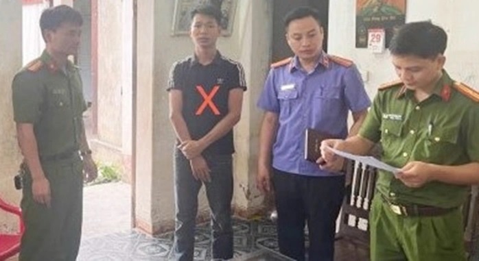 Khởi tố đối tượng sản xuất mỹ phẩm, dung dịch vệ sinh ở trại chăn nuôi- Ảnh 1.