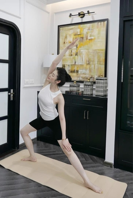 N&agrave;ng &Aacute; hậu rời showbiz: Sống đời xa hoa, ở biệt thự ven s&ocirc;ng đắt đỏ bậc nhất H&agrave; th&agrave;nh - Ảnh 13.