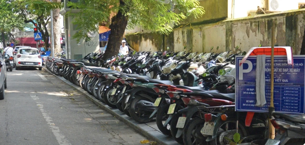 Hà Nội chính thức tăng phí sử dụng vỉa hè để trông xe - Ảnh 1.