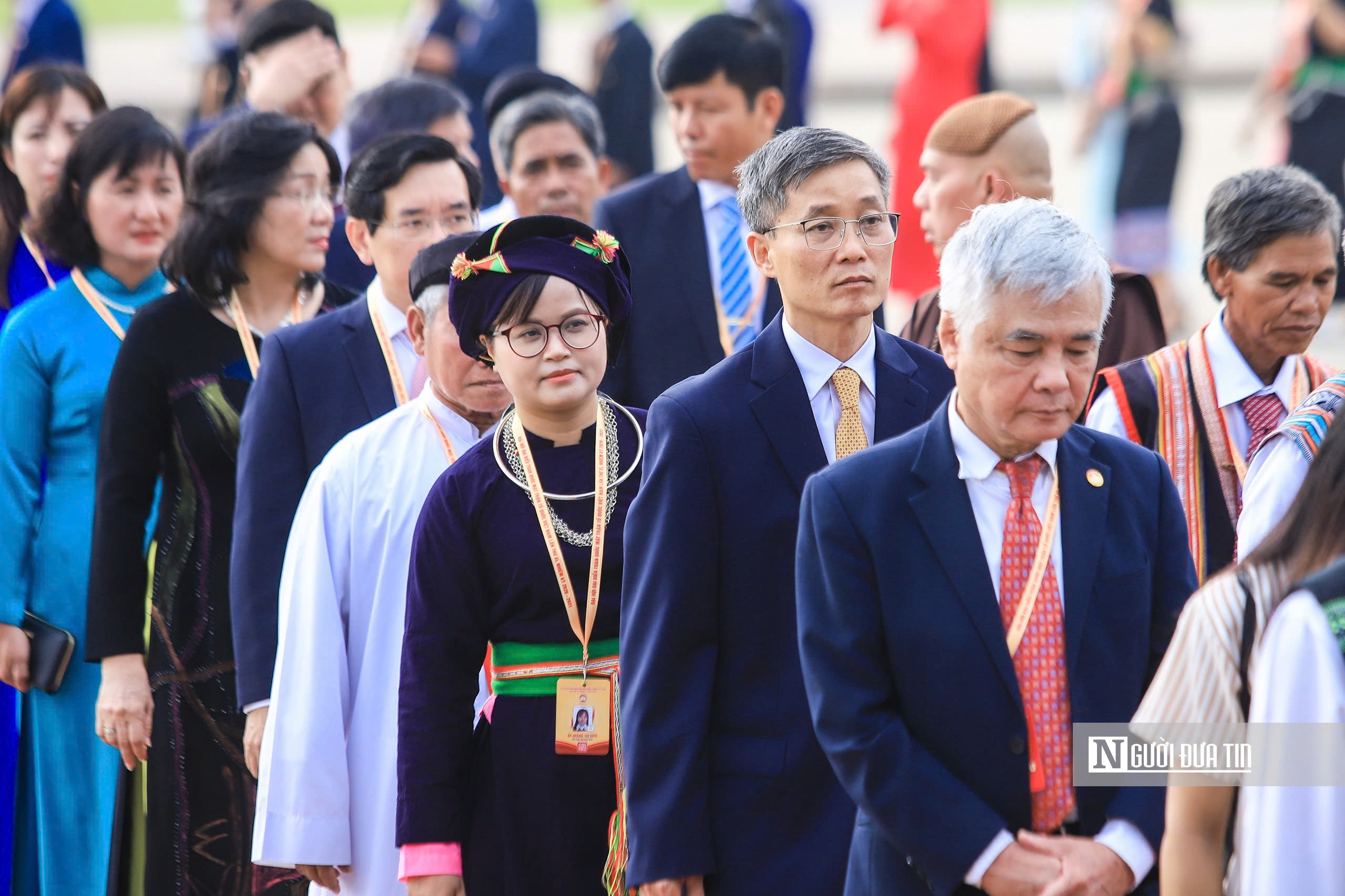 Đoàn đại biểu dự Đại hội MTTQ Việt Nam lần thứ XI vào Lăng viếng Chủ tịch Hồ Chí Minh - Ảnh 4.