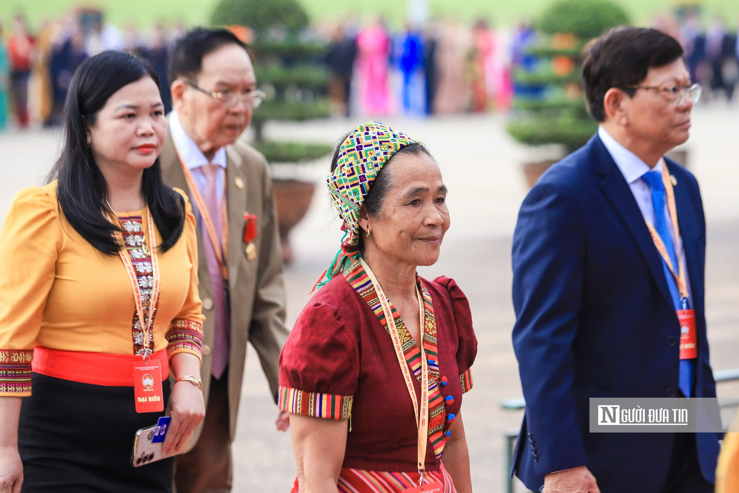 Đoàn đại biểu dự Đại hội MTTQ Việt Nam lần thứ XI vào Lăng viếng Chủ tịch Hồ Chí Minh - Ảnh 6.