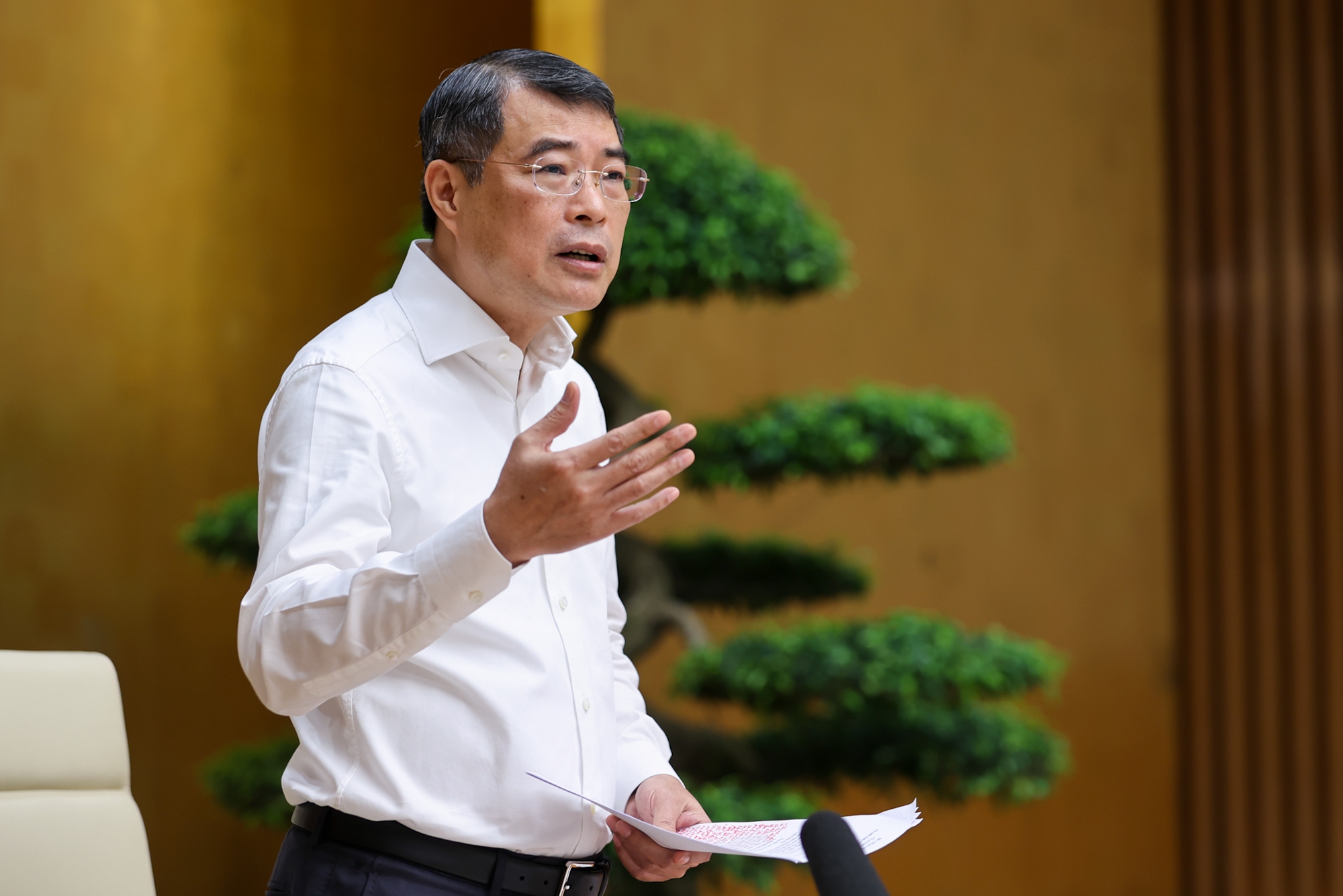 Thủ tướng: Trao đổi trực tiếp một tiếng là thông suốt, phát văn bản cả tháng không xong - Ảnh 1.