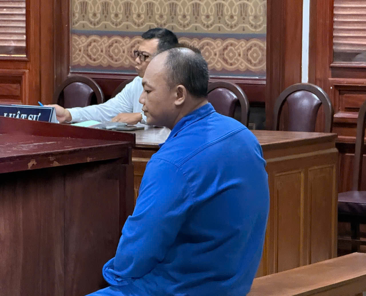 Lời khai “cạn tàu ráo máng” của vị giám đốc “dỏm” - Ảnh 1.