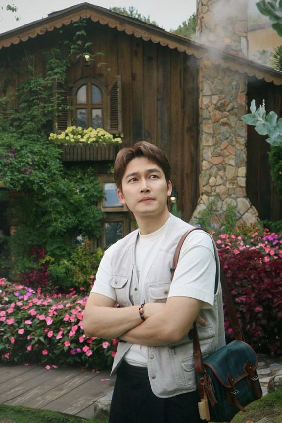Hôn nhân ngọt ngào bình yên của "trai đẹp showbiz" bên "mỹ nhân VFC" - Ảnh 4.
