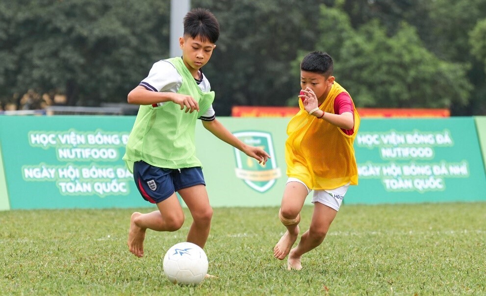 H&agrave;ng ngh&igrave;n th&iacute; sinh v&agrave; phụ huynh hội tụ tại Ng&agrave;y hội b&oacute;ng đ&aacute; nh&iacute; Nutifood 2026 - Ảnh 4.
