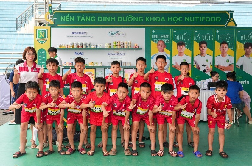 H&agrave;ng ngh&igrave;n th&iacute; sinh v&agrave; phụ huynh hội tụ tại Ng&agrave;y hội b&oacute;ng đ&aacute; nh&iacute; Nutifood 2026 - Ảnh 6.
