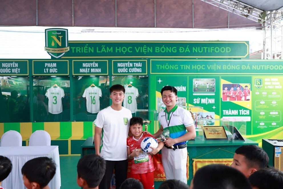H&agrave;ng ngh&igrave;n th&iacute; sinh v&agrave; phụ huynh hội tụ tại Ng&agrave;y hội b&oacute;ng đ&aacute; nh&iacute; Nutifood 2026 - Ảnh 7.