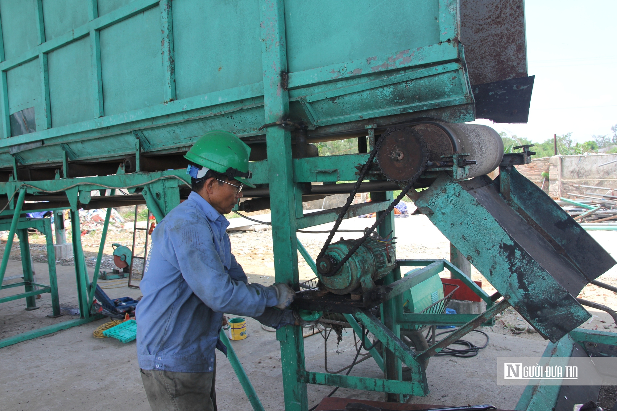 Cận cảnh 16.000 tấn rác chất cao như núi tại Hà Tĩnh - Ảnh 5.